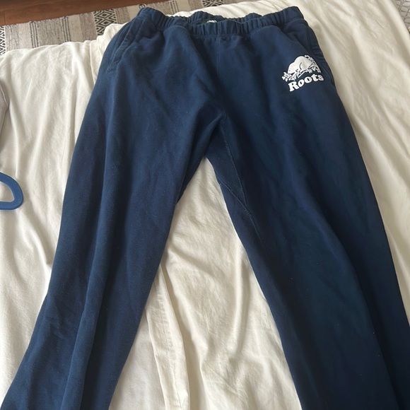 Roots navy blue sweatpants XS with trendy logo on the back - Picture 1 of 2